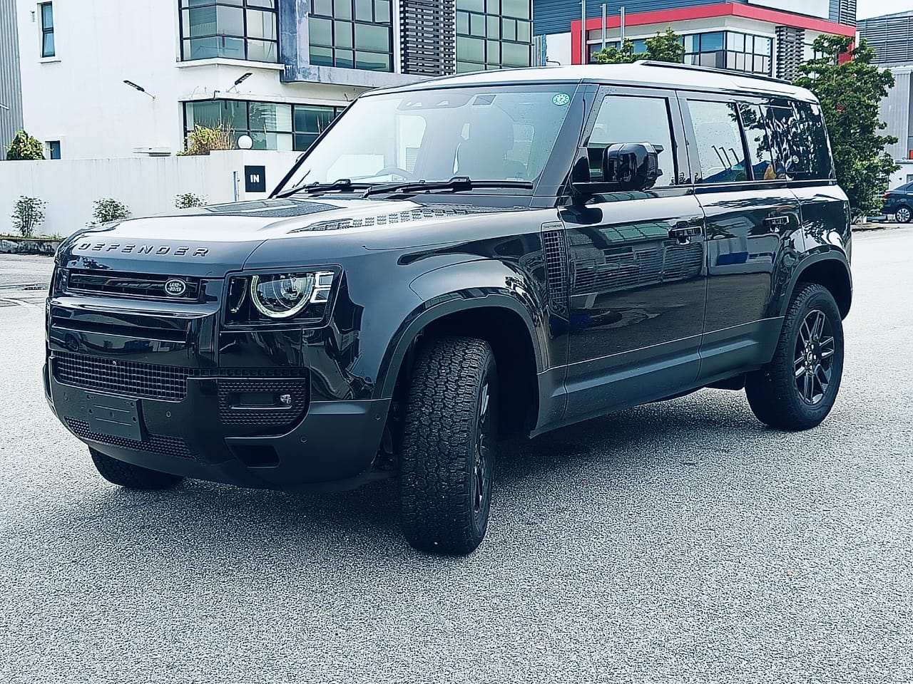 Land Rover Defender 110 S P300